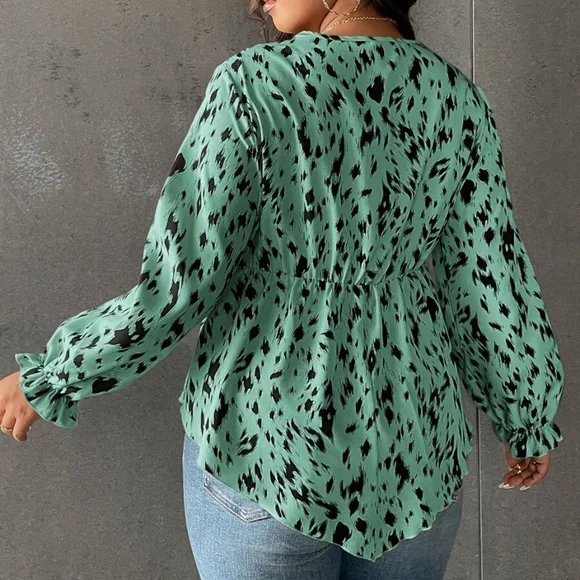 Plus Boho green Leopard Print Surplice Peplum Top - Picture 7 of 8